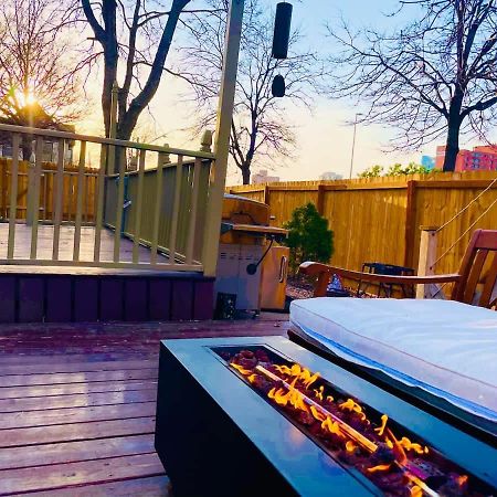 City Oasis Awaits Cozy DT Home With Hot Tub Vikings Minneapolis Exterior photo