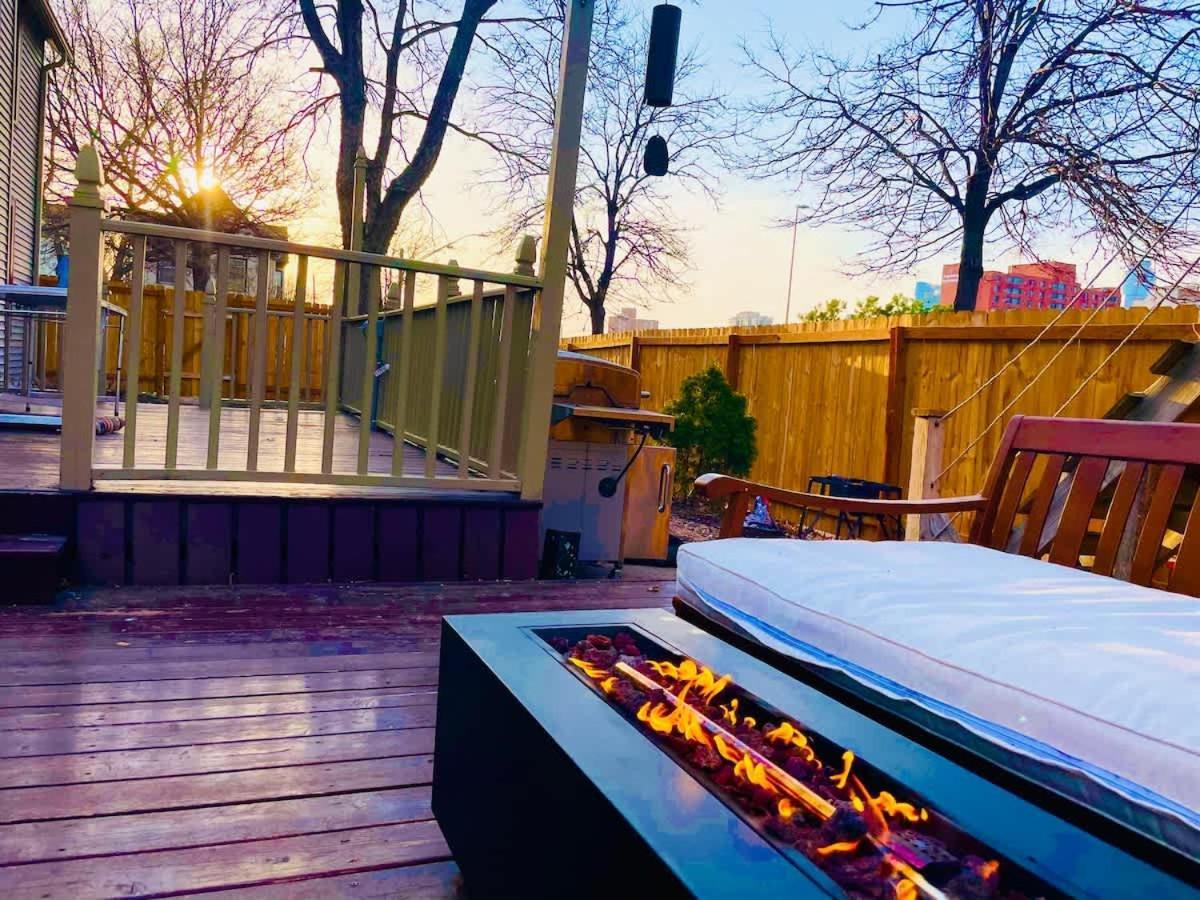 City Oasis Awaits Cozy DT Home With Hot Tub Vikings Minneapolis Exterior photo